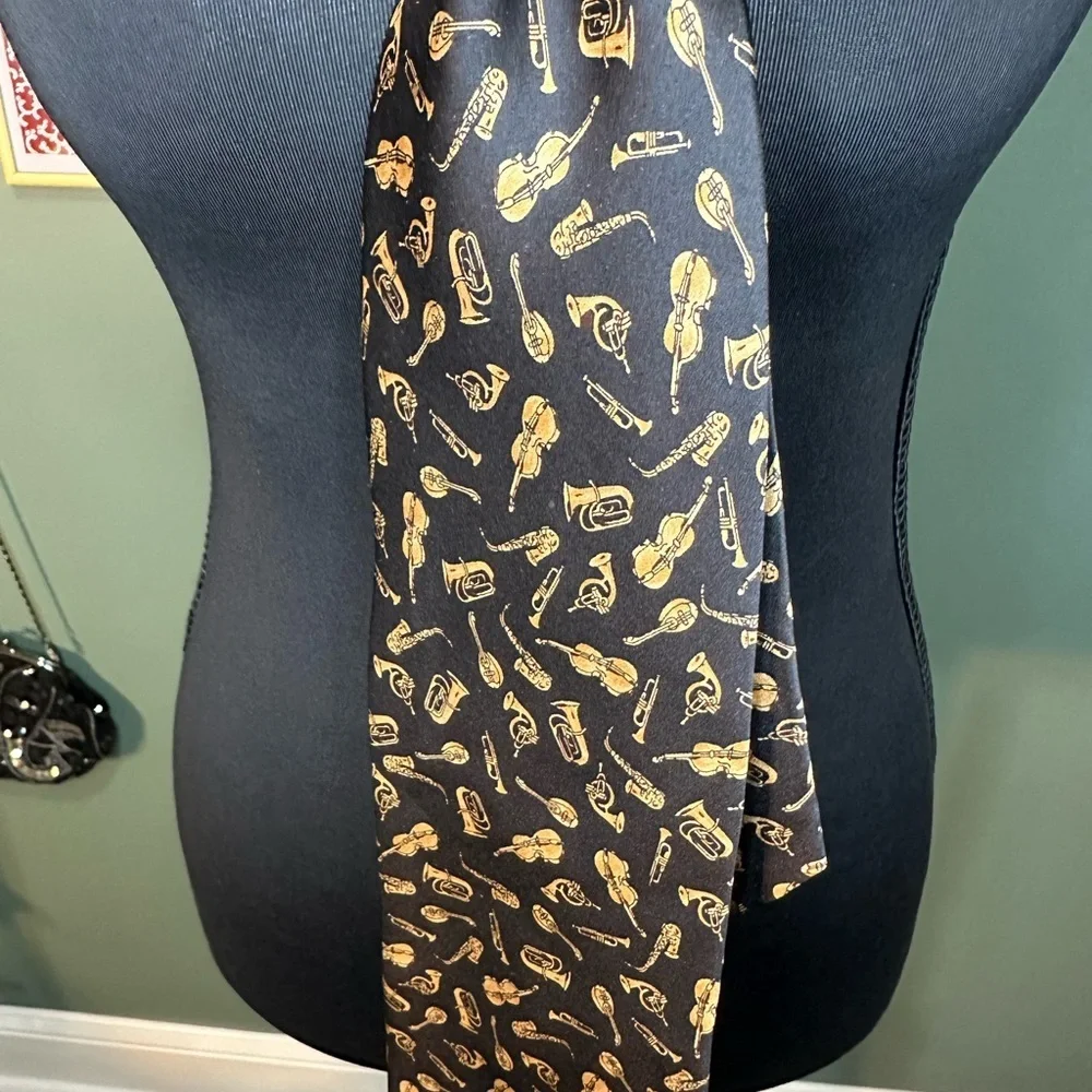 💕Silk Black and Gold Musician’s Tie